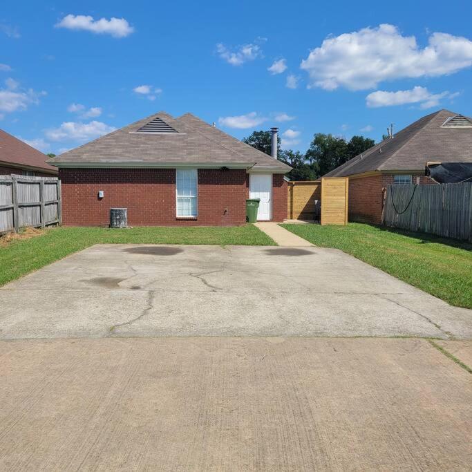 East Escape Montgomery Exterior foto
